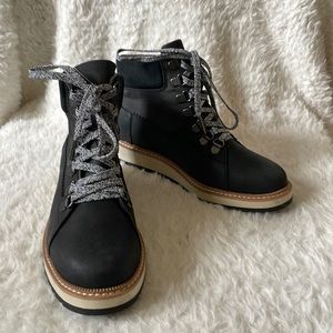 NWOT Toms Mesa waterproof black leather techy nylon lace up booties 5